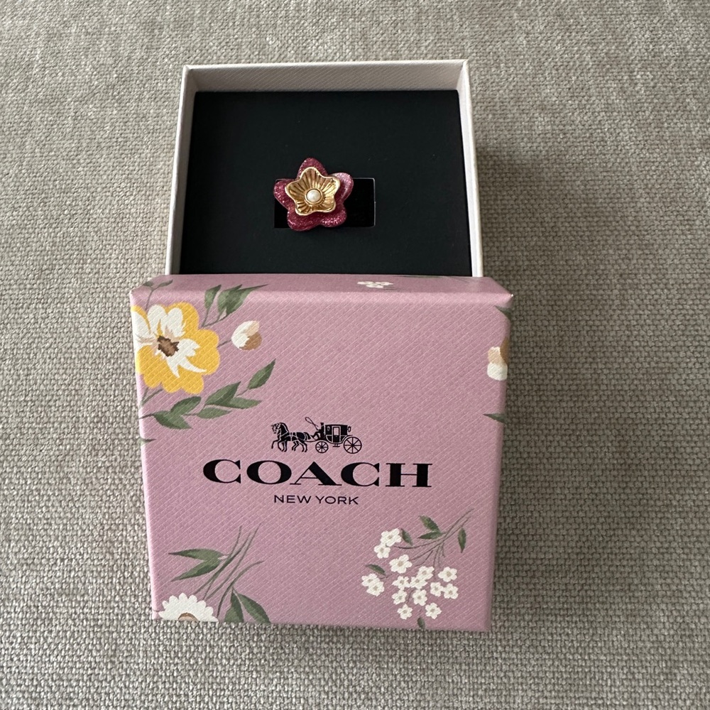 Coach flower ring